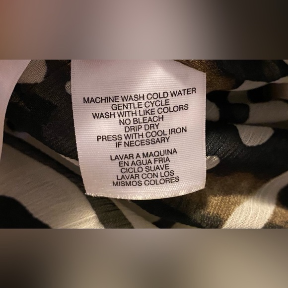 /Anne Klein Sheer Blouse Ruffled Animal Print large - Picture 7 of 9